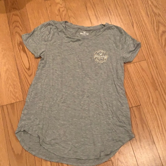 A never worn Hollister loose and soft tee. Light weight and airy. - Picture 1 of 6